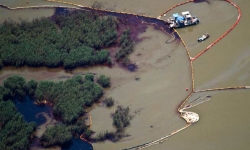 deepwater_horizon_oil_spill_bp_gulf_coast_boom_q_49322